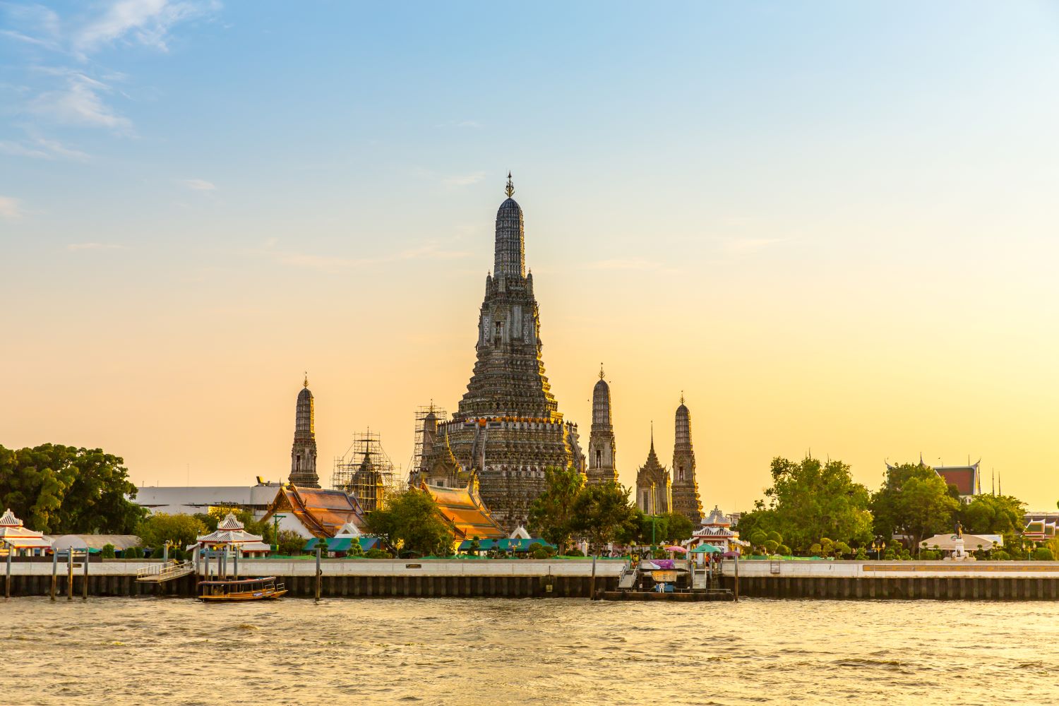wat-arun-temple-ancient-thai-budhism-temple-near-by-river